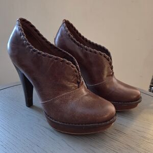 UGG Distressed Brown Leather Heeled Booties With Sherling Lining